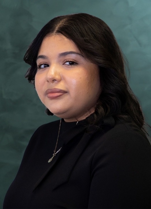 04 Estefany Miranda- Front Desk Receptionist